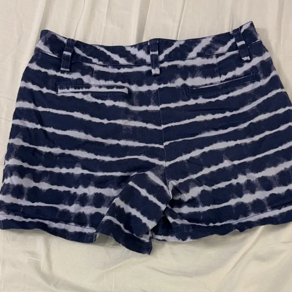 Land’s End Navy Tie-Dye Women's Shorts size 4 EUC - Picture 2 of 4